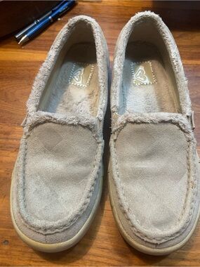 Roxy Cozy Faux-Suede Slip-On shoes - Beige